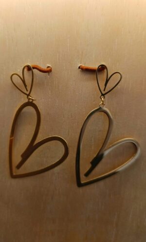 Pendientes corazón contorno dorados de acero inoxidable