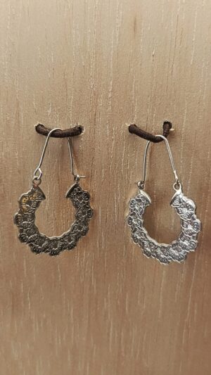 Pendientes aro texturado plateados de acero inoxidable