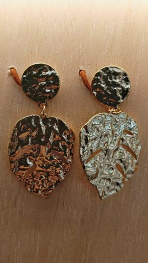 Pendientes hoja texturada dorados de acero inoxidable