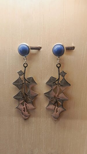pendientes-hojas-caladas-piedra-azul-katxu Pendientes hojas caladas con piedra azul de acero inoxidable