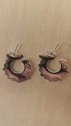 Pendientes hojas caladas plateadas de acero inoxidable