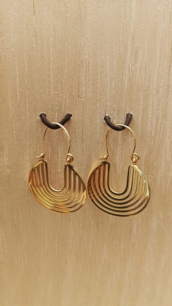 Pendientes semicirculares dorados de acero inoxidable